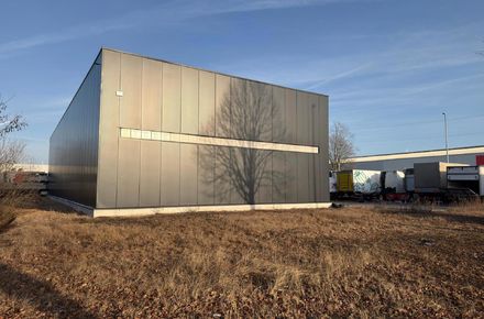 Bedrijfsgebouw te huur in Genk