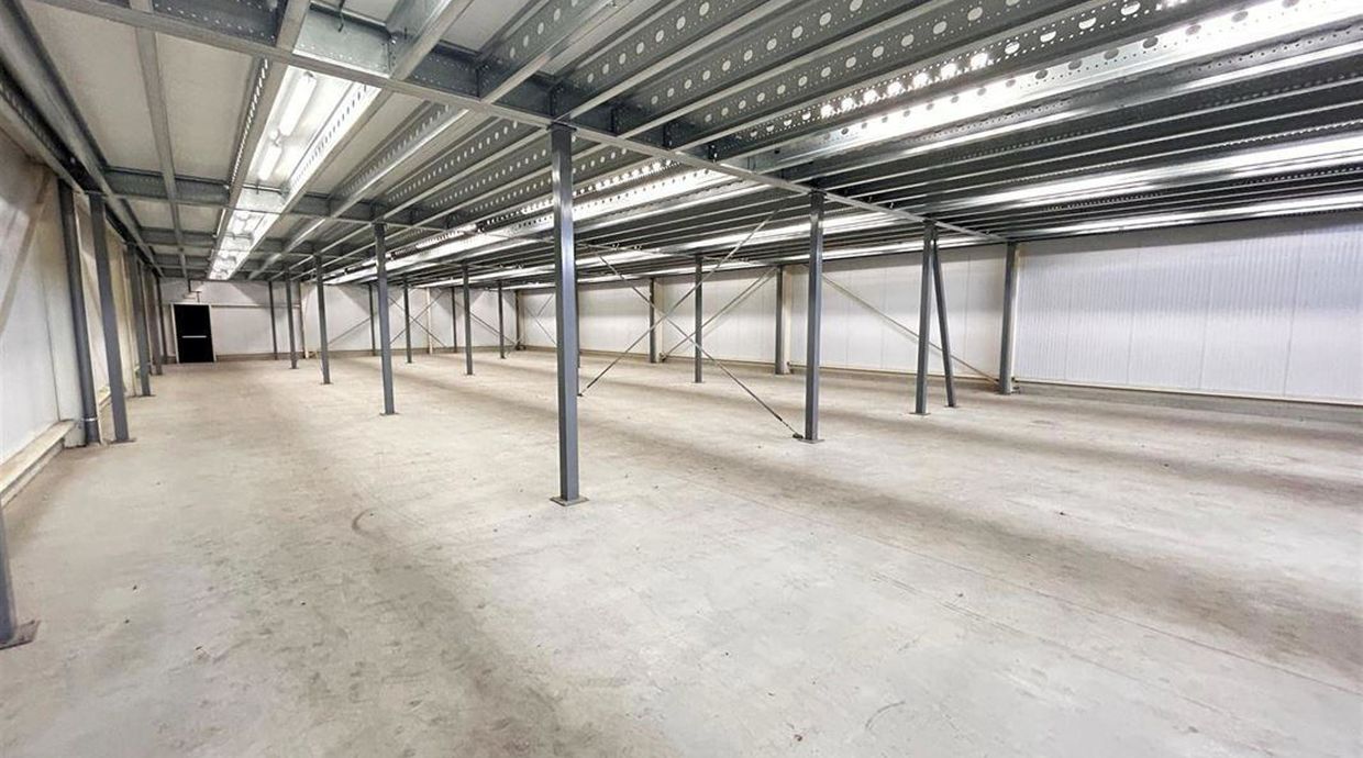 Bedrijfsgebouw te huur in Genk