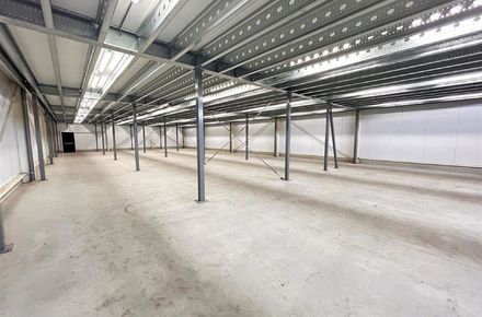 Bedrijfsgebouw te huur in Genk