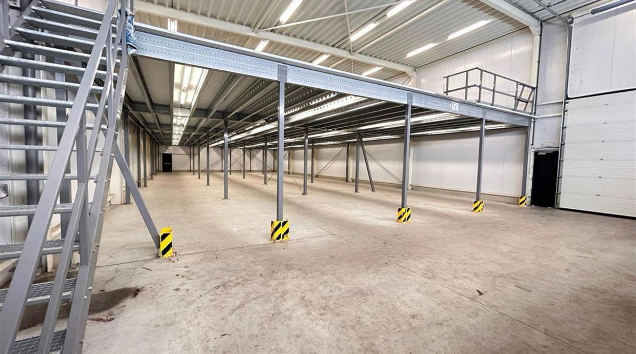 Bedrijfsgebouw te huur in Genk