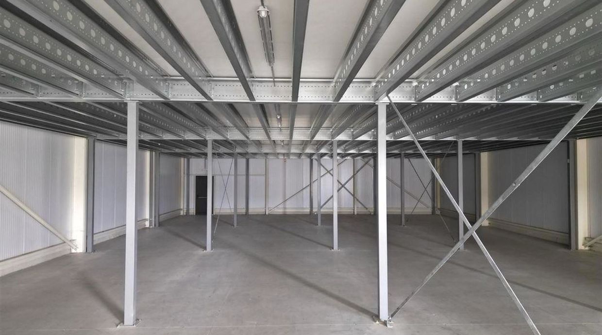 Bedrijfsgebouw te huur in Genk