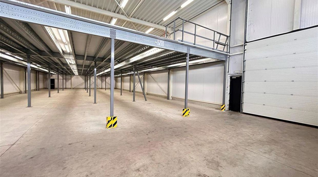 Bedrijfsgebouw te huur in Genk