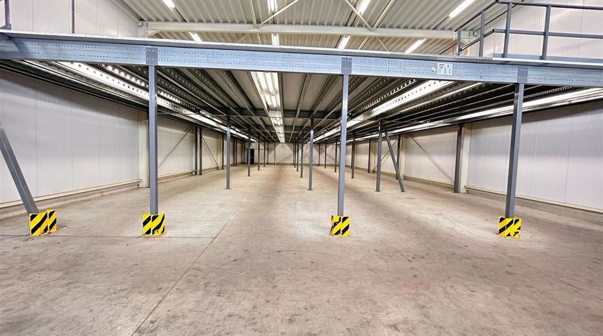 Bedrijfsgebouw te huur in Genk