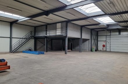 Bedrijfsgebouw te huur in Meeuwen-Gruitrode