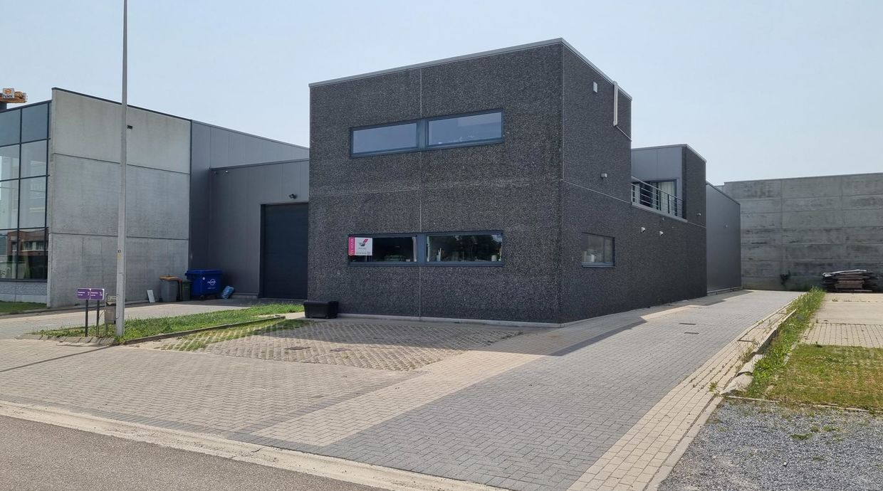 Bedrijfsgebouw te huur in Meeuwen-Gruitrode
