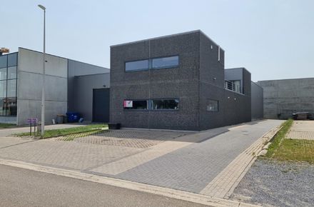 Bedrijfsgebouw te huur in Meeuwen-Gruitrode