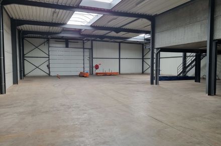 Bedrijfsgebouw te huur in Meeuwen-Gruitrode