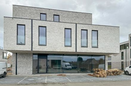 Commercieel gelijkvloers te huur in Ham