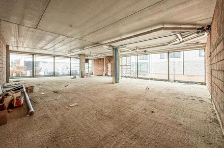 Commercieel gelijkvloers te huur in Ham