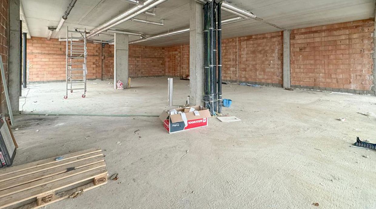 Commercieel gelijkvloers te huur in Ham