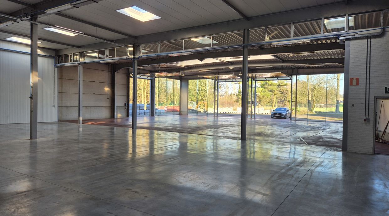 Industrieel gebouw te huur in As