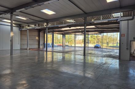 Industrieel gebouw te huur in As