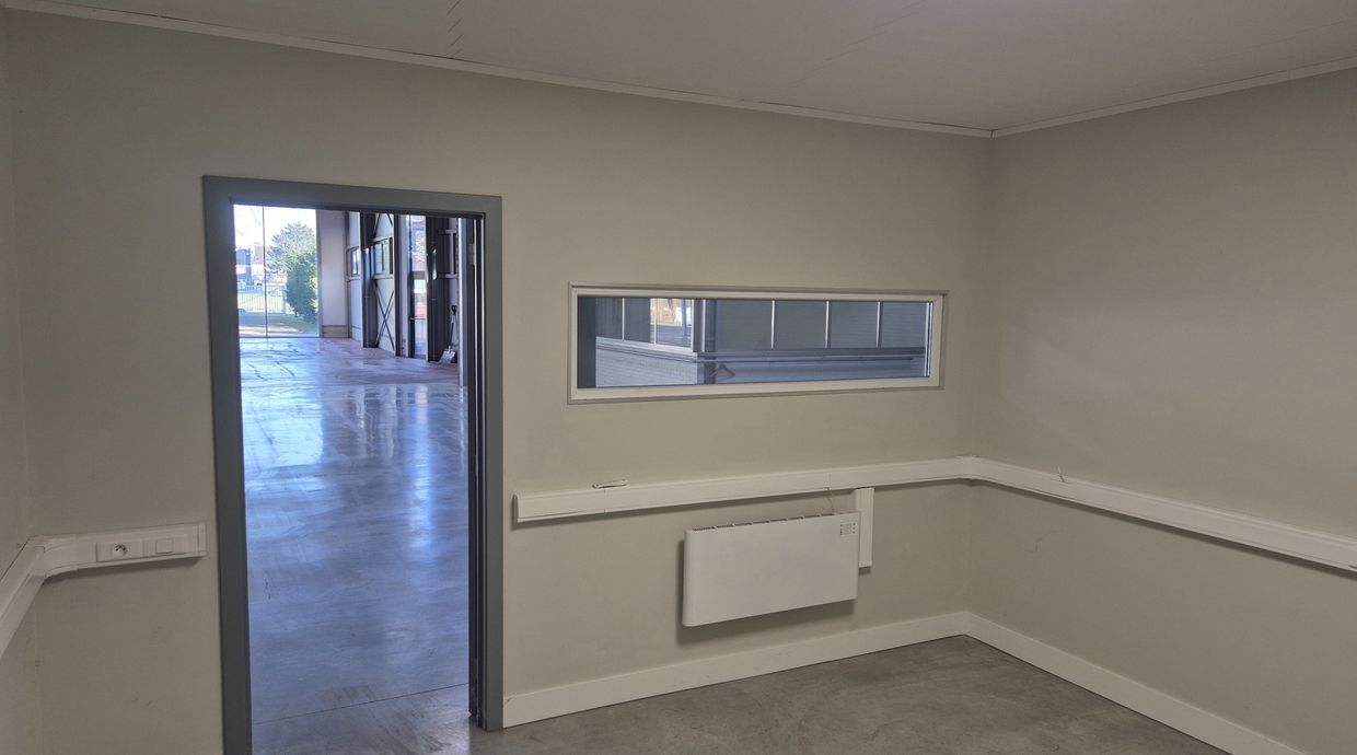 Industrieel gebouw te huur in As