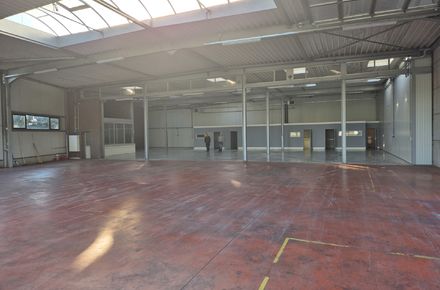 Industrieel gebouw te huur in As