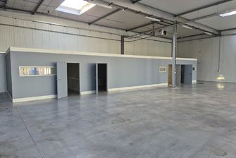 Industrieel gebouw te huur in As