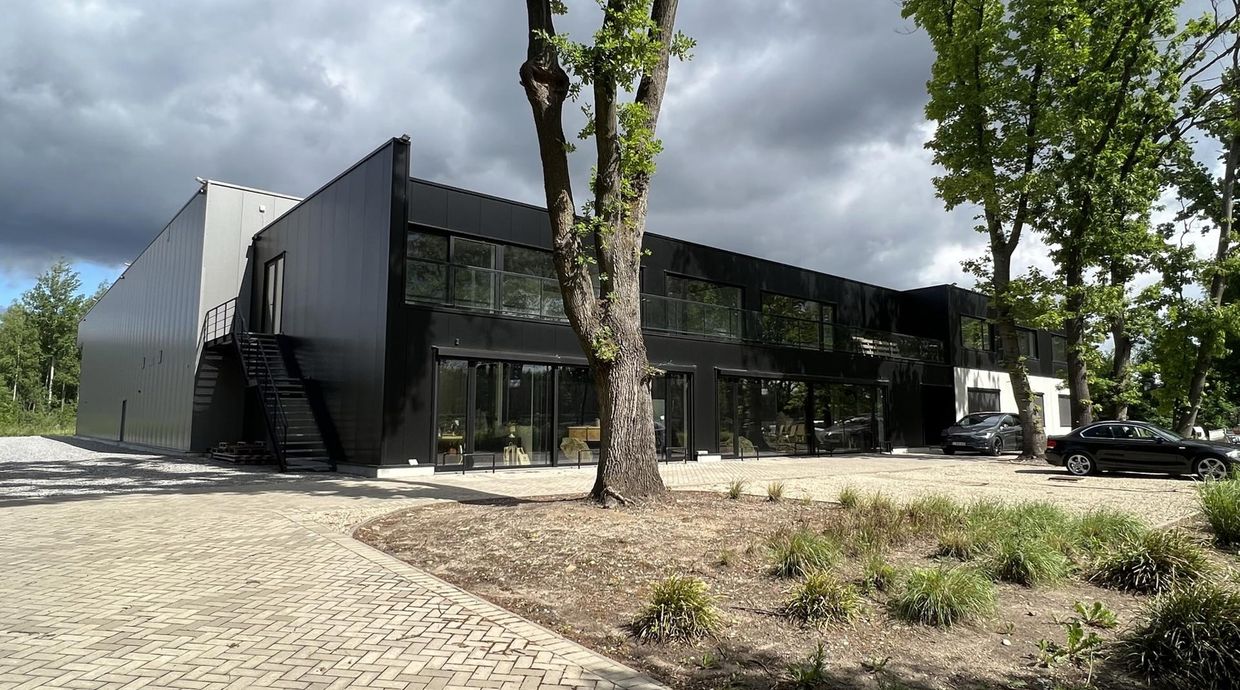 Industrieel gebouw te huur in Genk