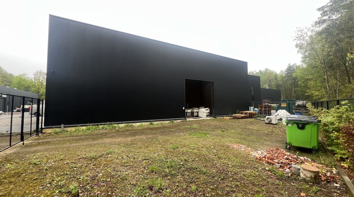 Industrieel gebouw te huur in Genk