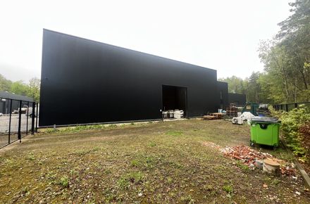 Industrieel gebouw te huur in Genk
