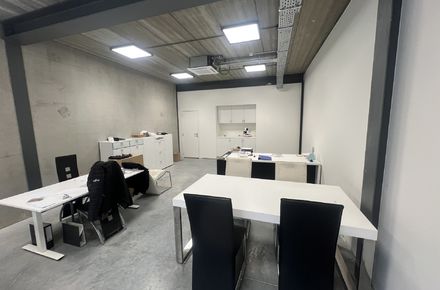 Industrieel gebouw te huur in Genk