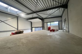 Industrieel gebouw te huur in Genk