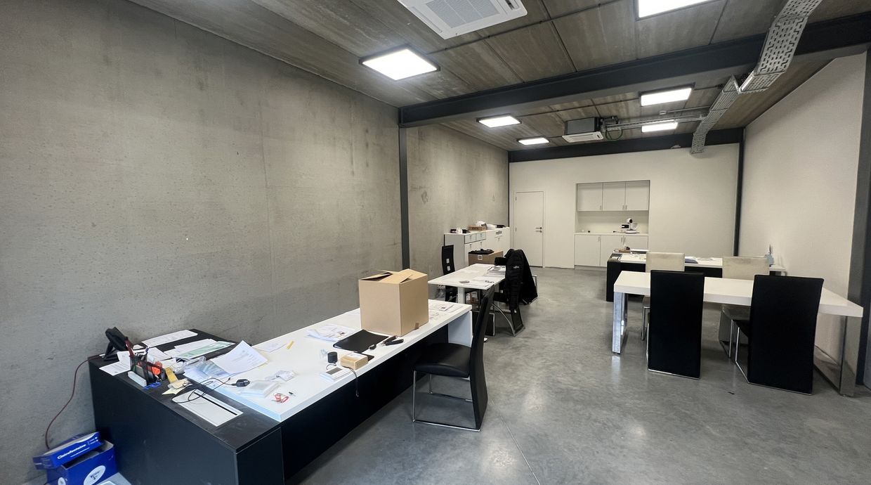 Industrieel gebouw te huur in Genk