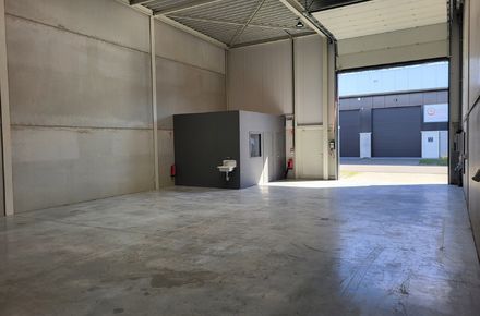 Industrieel gebouw te huur in Genk