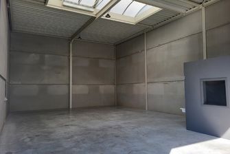 Industrieel gebouw te huur in Genk