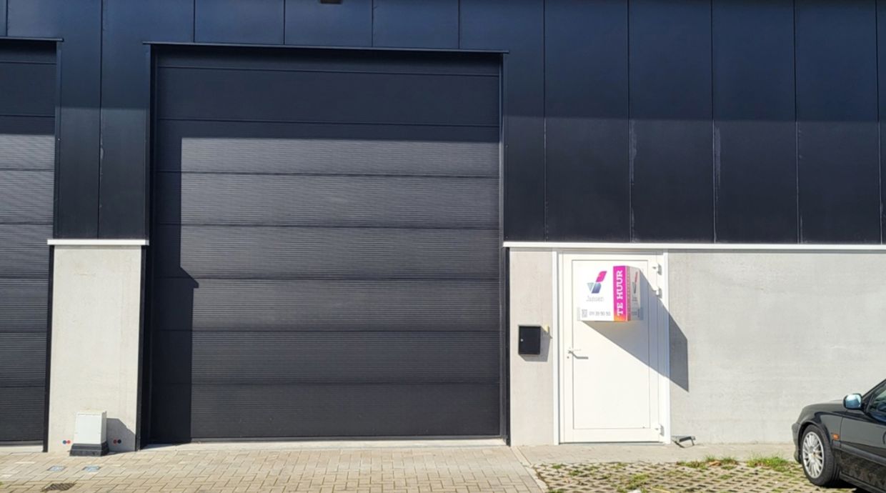 Industrieel gebouw te huur in Genk