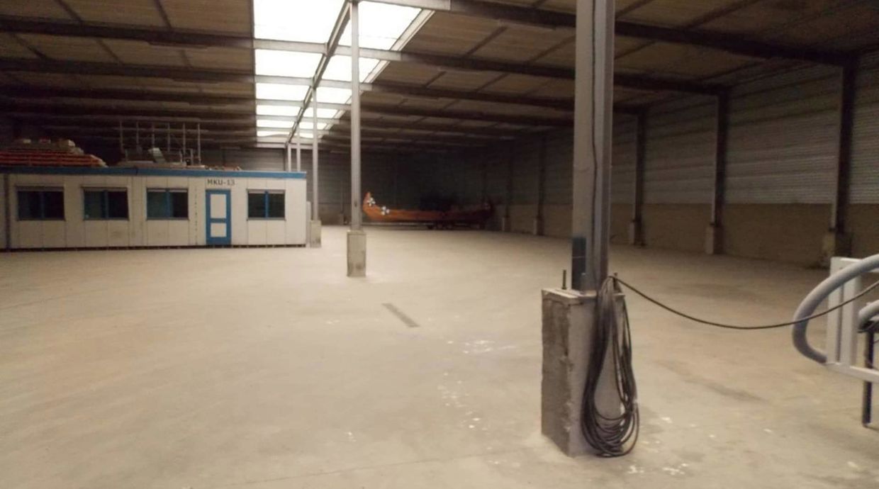 Industrieel gebouw te huur in Genk