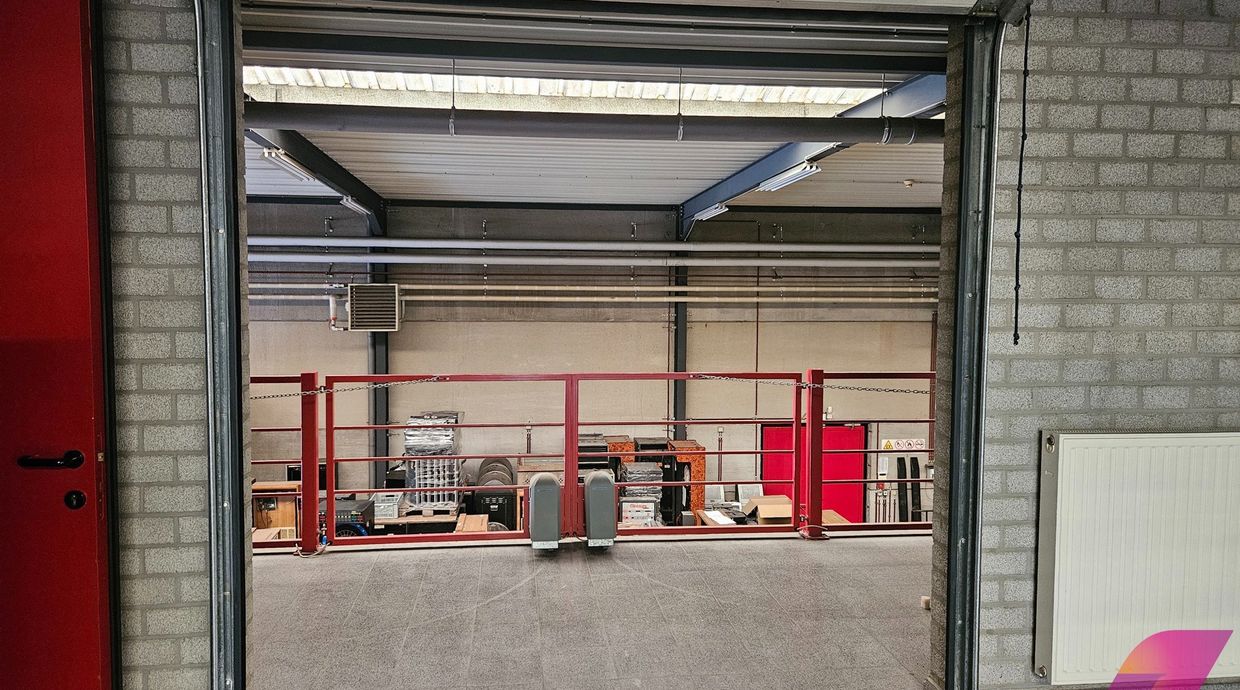Industrieel gebouw te huur in Genk
