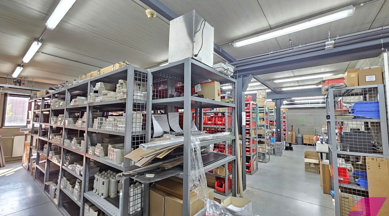 Industrieel gebouw te huur in Genk