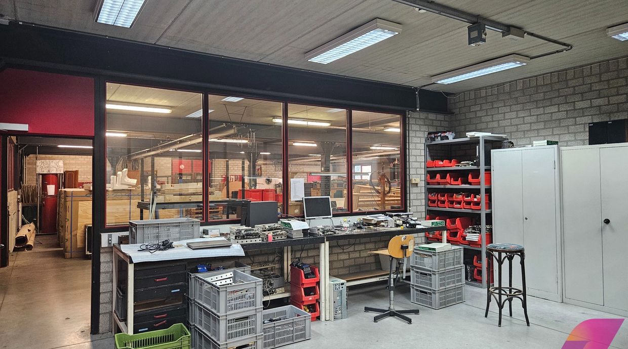 Industrieel gebouw te huur in Genk