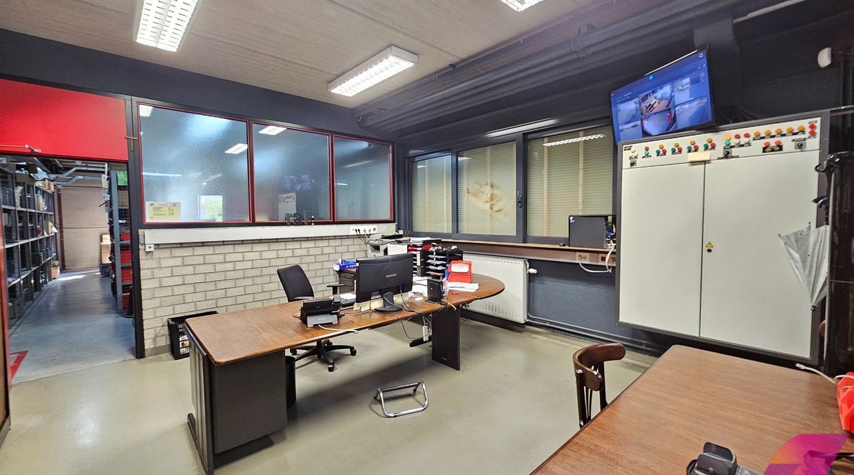 Industrieel gebouw te huur in Genk