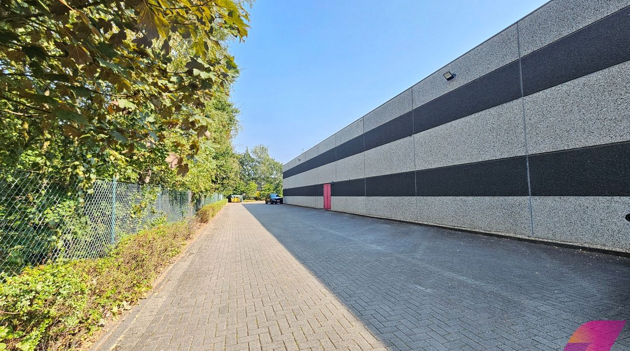 Industrieel gebouw te huur in Genk