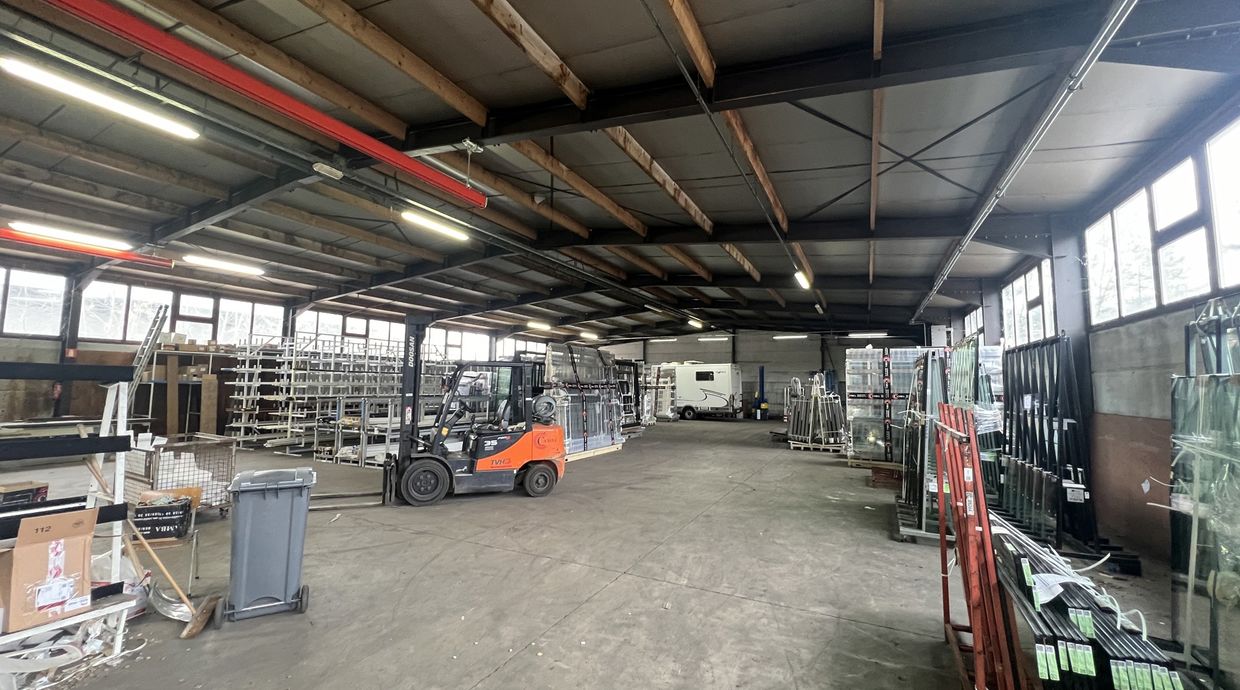 Industrieel gebouw te huur in Genk