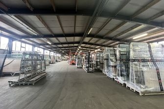 Industrieel gebouw te huur in Genk