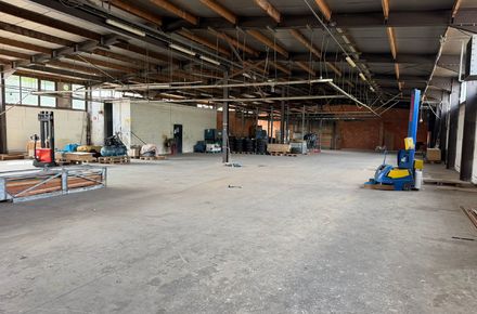 Industrieel gebouw te huur in Genk