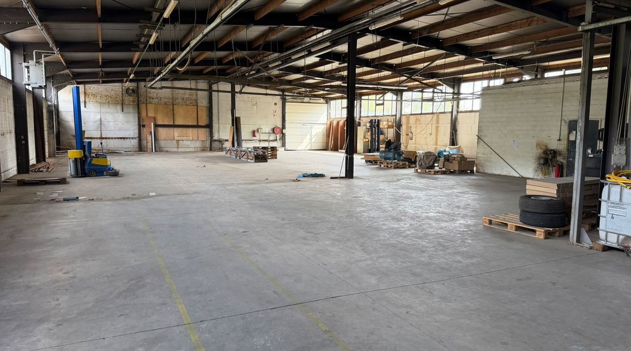 Industrieel gebouw te huur in Genk