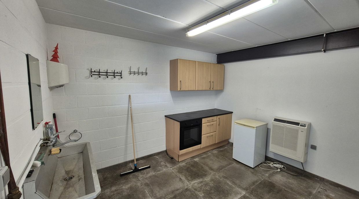 Industrieel gebouw te huur in Ham