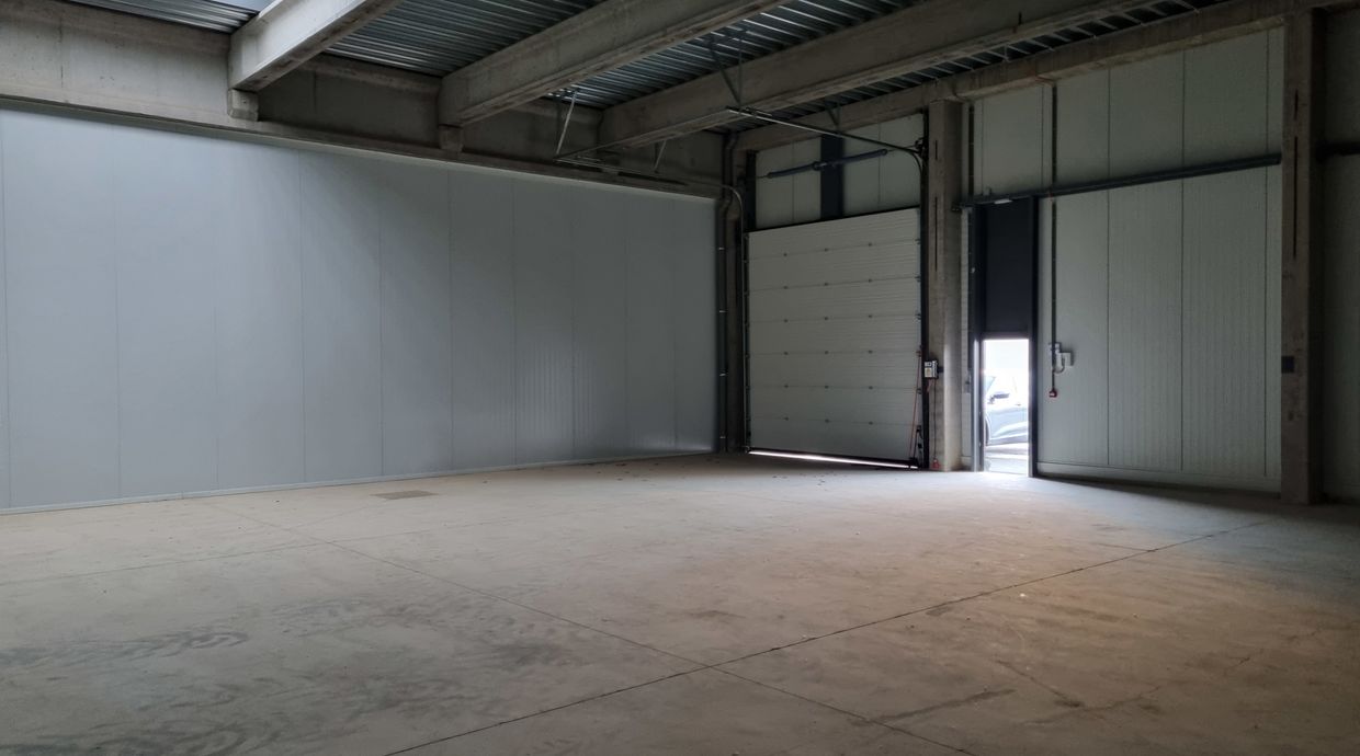 Industrieel gebouw te huur in Maaseik