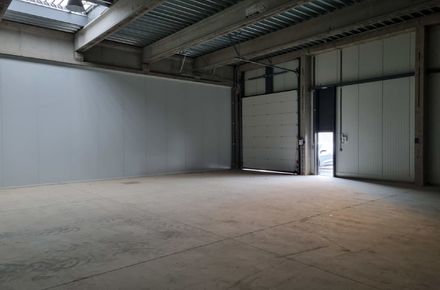 Industrieel gebouw te huur in Maaseik