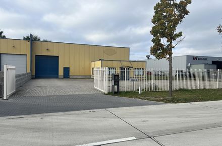 Industrieel gebouw te huur in Opglabbeek