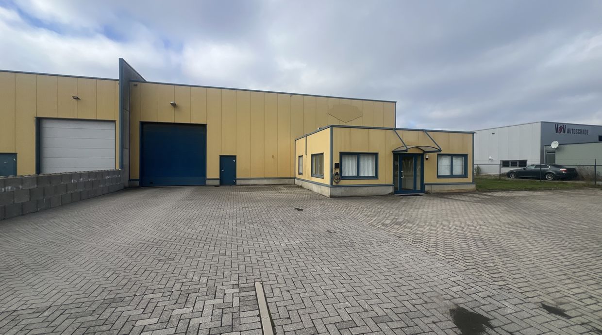 Industrieel gebouw te huur in Opglabbeek