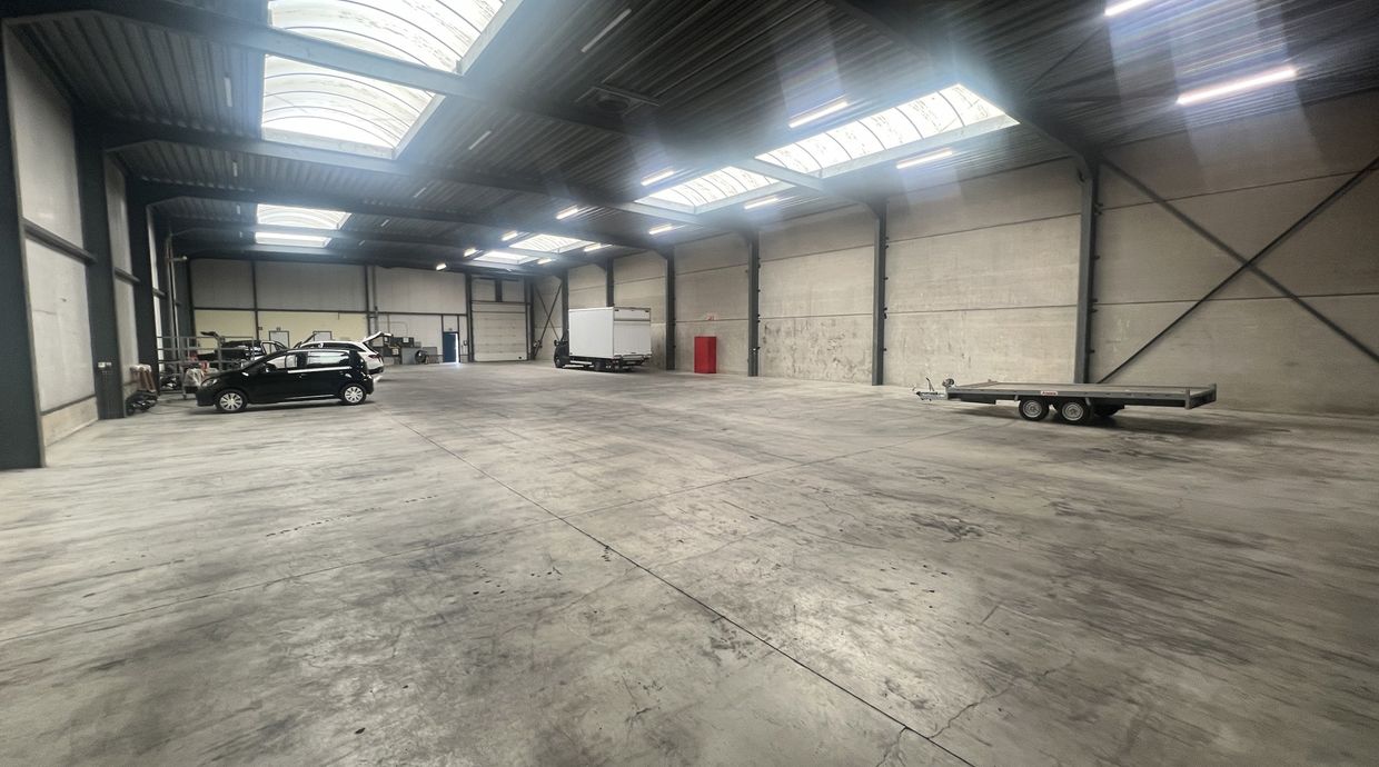 Industrieel gebouw te huur in Opglabbeek