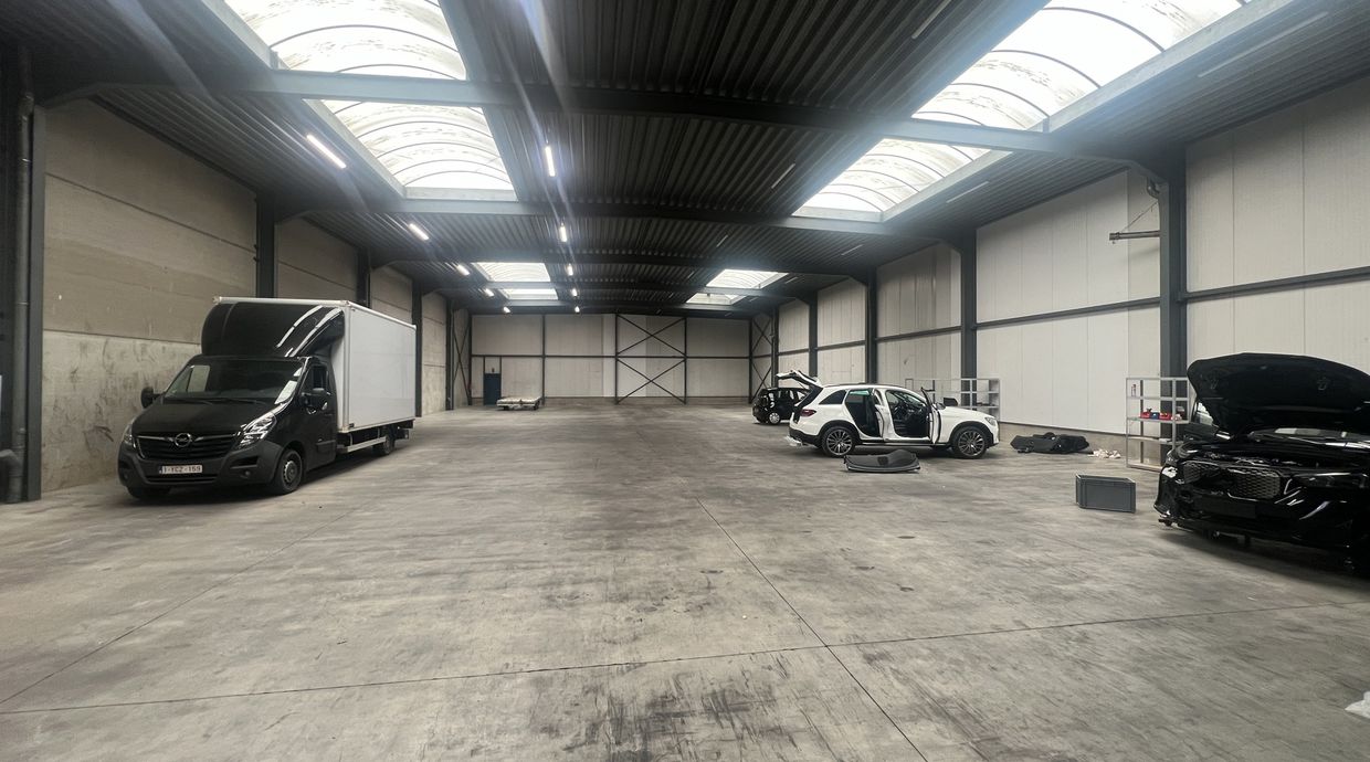 Industrieel gebouw te huur in Opglabbeek