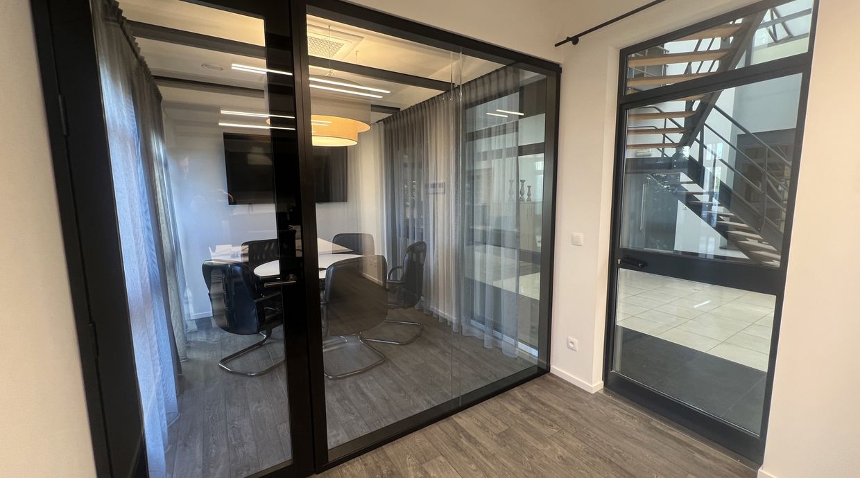 Industrieel gebouw te huur in Opglabbeek