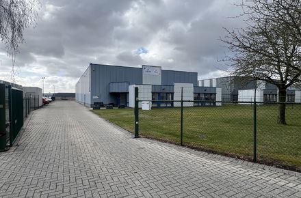 Industrieel gebouw te huur in Opglabbeek