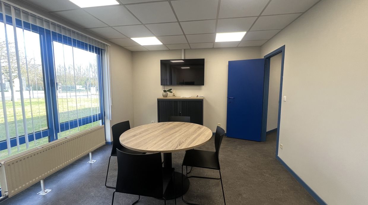 Industrieel gebouw te huur in Opglabbeek