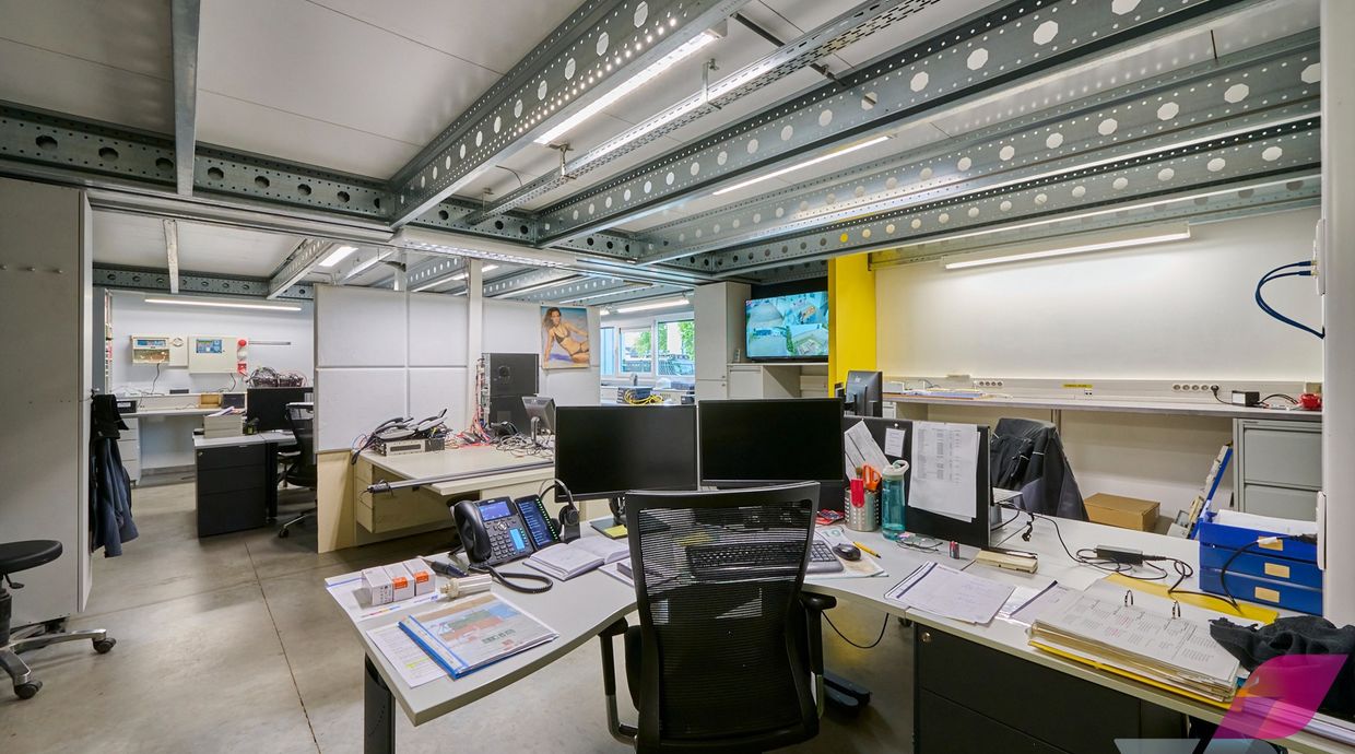 Industrieel gebouw te huur in Opglabbeek