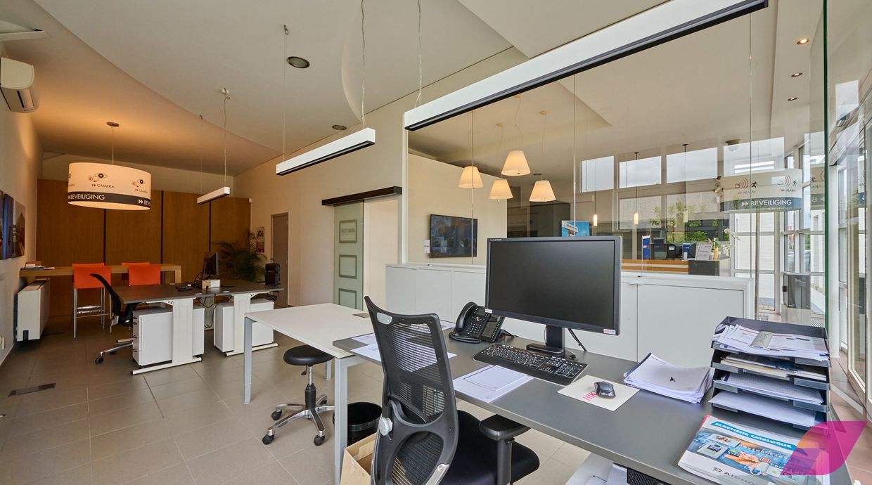 Industrieel gebouw te huur in Opglabbeek